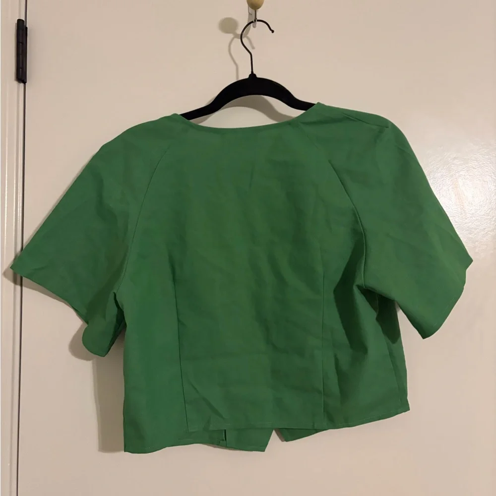 Cider Green Cropped Button-Down Blouse - Picture 3 of 3